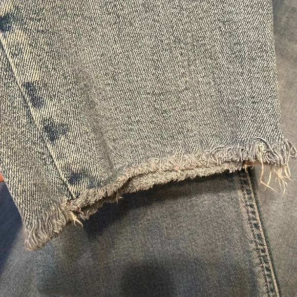 Free People Frayed Hem Cropped Jeans 29 Lighter Wash Zip Fly Pockets EUC - Picture 9 of 9